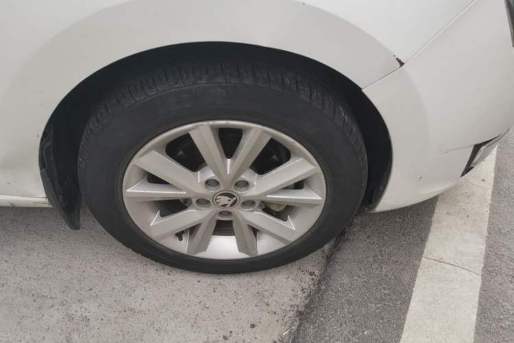 Used Skoda Rapid 2015 1.4L Manual Smart Selection Model Right Front Wheel Hub