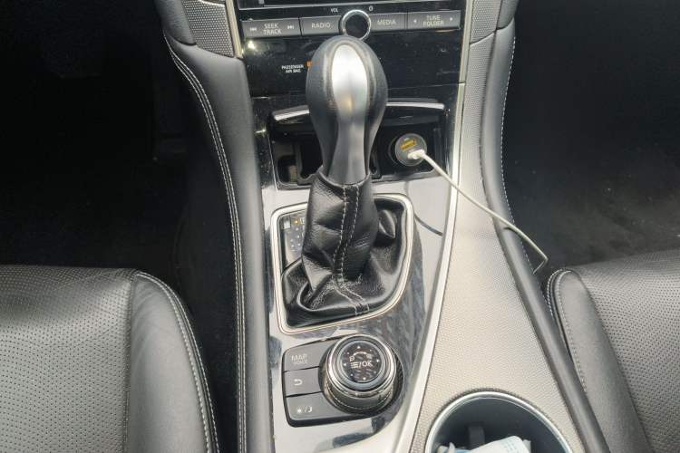 Used Infiniti Q50L 2016 2.0T Enjoyment Edition Gear Lever