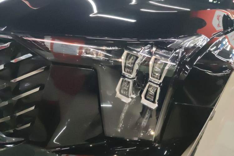 Used GAC Trumpchi GS8 2022 Linghang Series 2.0 TGDI Two-Wheel-Drive Luxury Smart Connectivity Version (7 Seats) Left Front Headlight