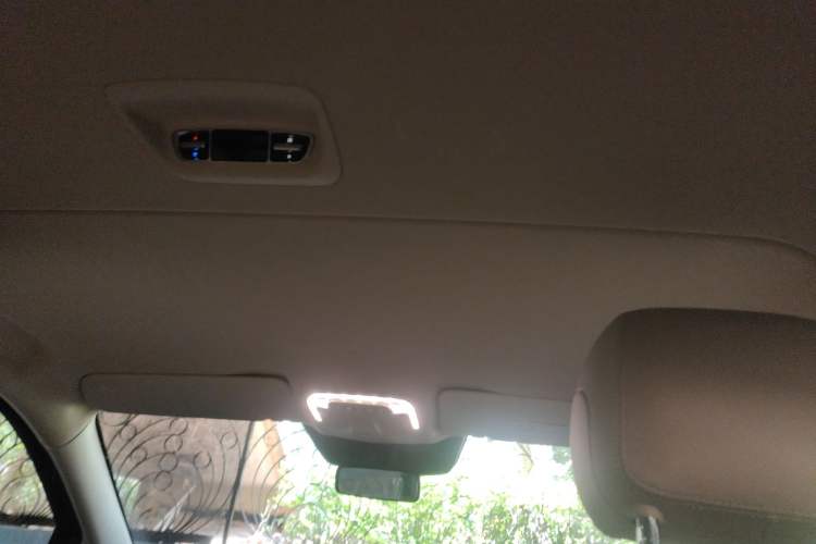 Used Mercedes-Benz Vito 2024 2.0T Elite Version 9 Seats Headliner