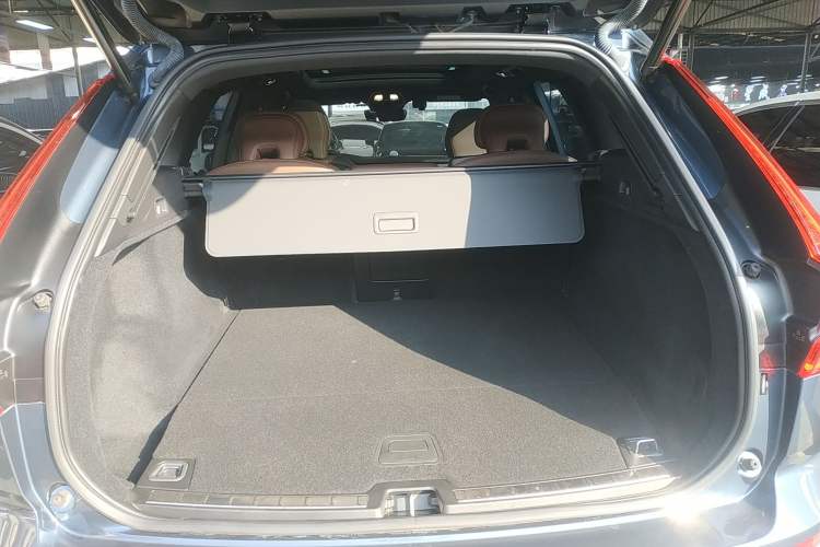 Used Volvo XC60 New Energy 2024 T8 Plug-in Hybrid Long-Range All-Wheel Drive Smart Luxury Edition
