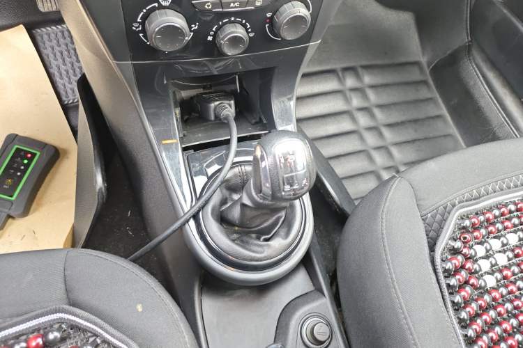 Used Citroen C-Quatre 2013 Sedan 1.6L Manual - Prestige Model Gear Lever