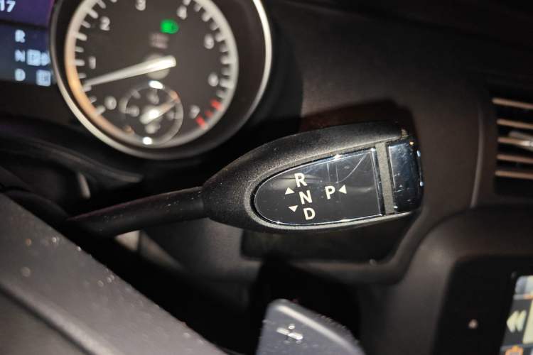 Used Mercedes-Benz R-Class 2017 R 320 4MATIC Business Edition Prestige Model