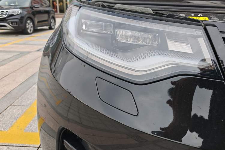 Used Land Rover Discovery 2024 360 PS Dynamic SE Right Front Headlight