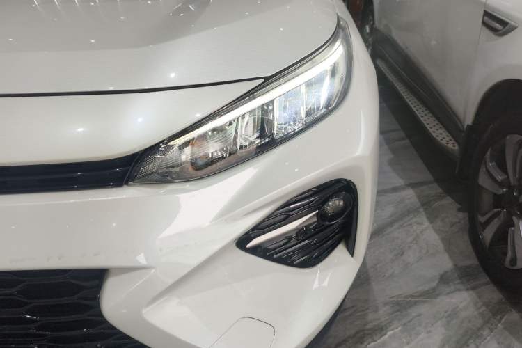 Used Toyota Wildlander 2022 Dual-Engine 2.5L E-CVT Two-Wheel Drive Luxury PLUS Edition Left Front Headlight