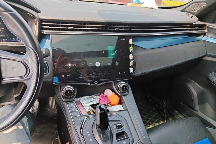 Used Lynk & Co 05 EM-P 2021 1.5TD PHEV HALO Audio And AC Panel