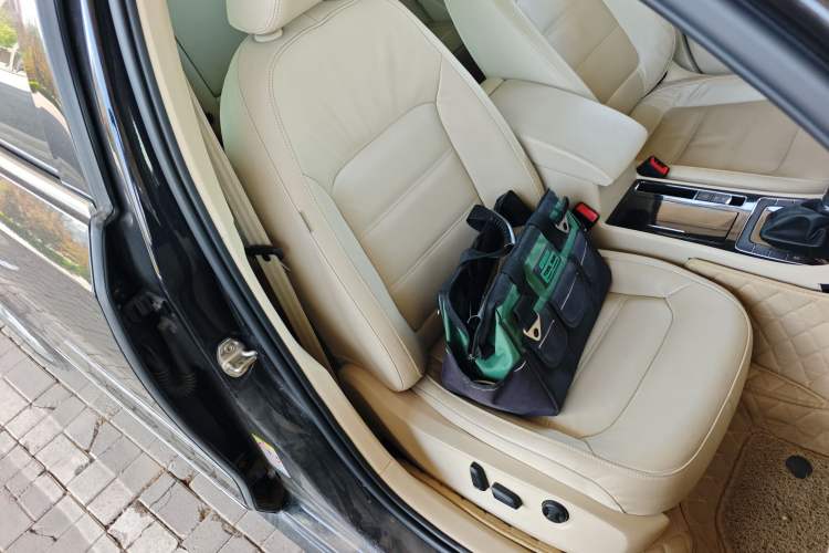 Used Volkswagen Passat 2015 1.8TSI DSG Prestige Edition Right Front Seat