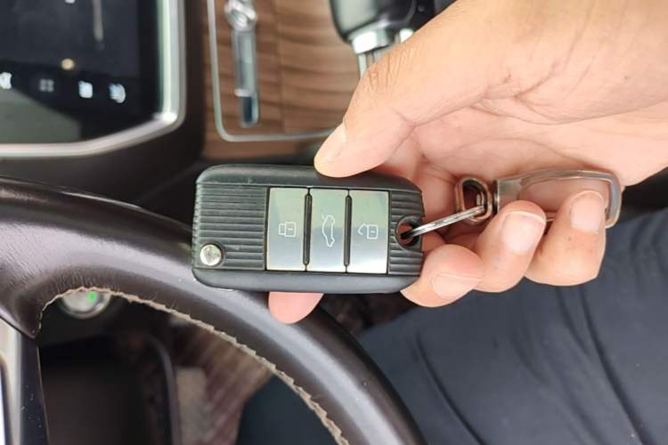 Used Roewe RX8 2019 30T Smart Connectivity Two-Wheel Drive Supreme Flagship Edition
