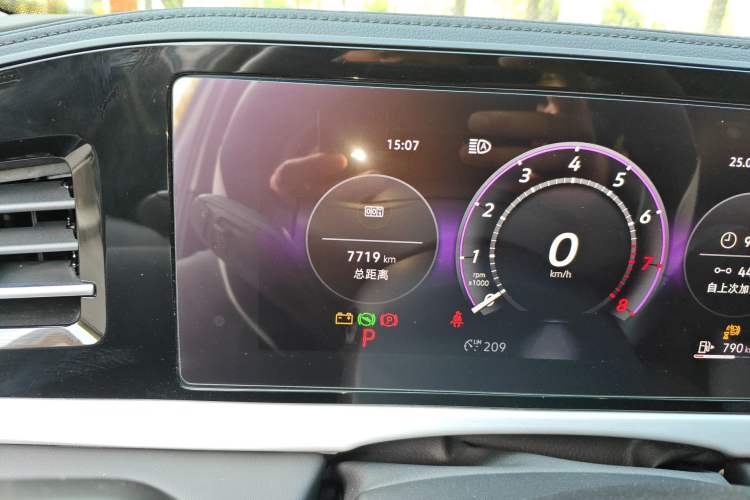 Used Volkswagen Passat 2025 Pro 380TSI Dragon Supreme Edition Odometer Close Up