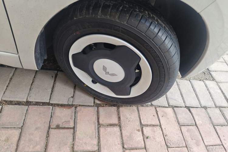 Used Wuling Hongguang MINIEV 2024 3rd Generation 215km Youth Edition Right Front Wheel Hub