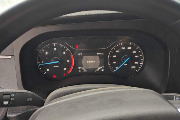 Used JMC Fushun 2023 2.0T Manual Short-Wheelbase Low-Roof Commercial Multi-Purpose Passenger Vehicle 6 Seats with Dual-Opening Tailgate