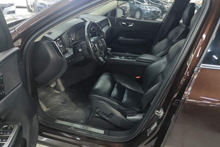 Used Volvo XC60 2018 T5 4x4 Zhiyi Edition