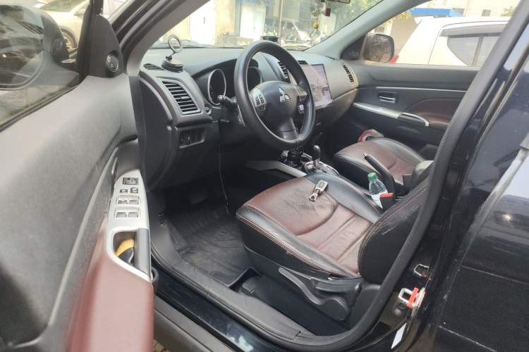 Used Mitsubishi ASX 2013 2.0L CVT Four-Wheel Drive Premium Edition Driver Seat