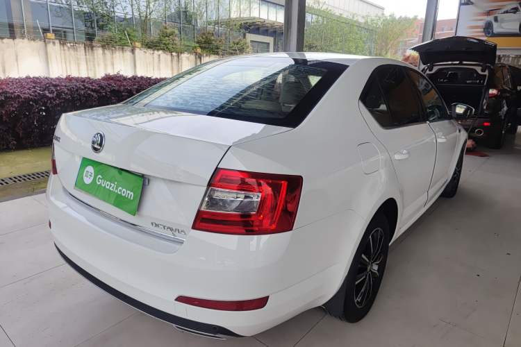 Used Skoda Octavia 2017 1.6L Automatic Smart Drive Edition Rear Right 45 Deg