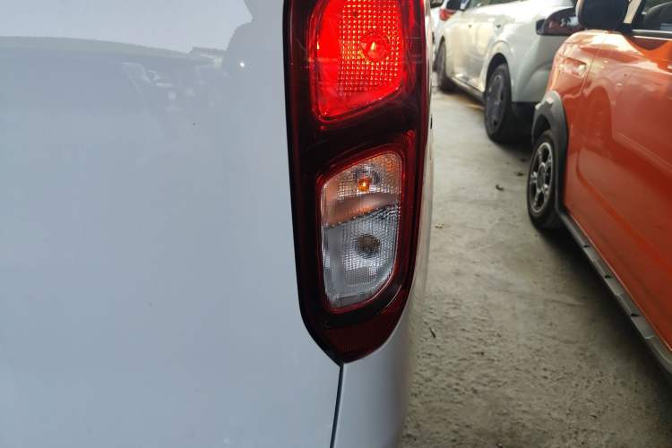 Used Wuling Hongguang New Energy 2025 Extended-Range Hybrid 50 km Utility Version Right Rear Taillight