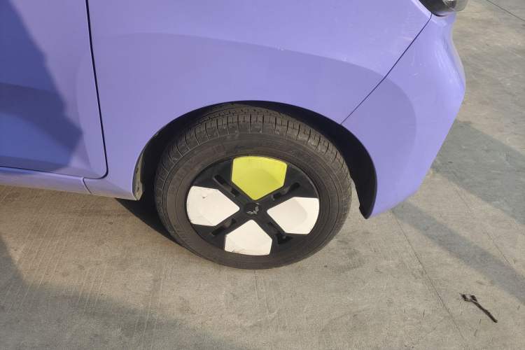 Used Wuling Hongguang MINIEV 2022 Macaron-Color Edition Lithium Iron Phosphate Right Front Wheel Hub