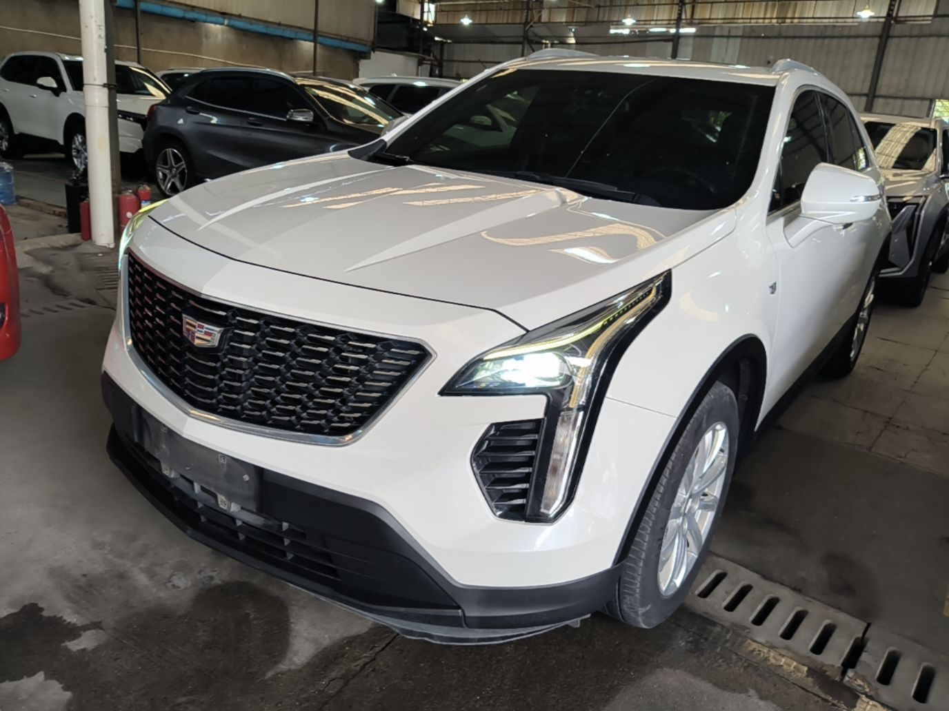 Под передней частью автомобиля