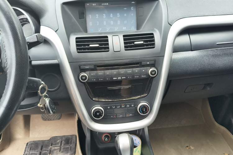 Used Bestune X80 2013 2.0L automatic comfort version Audio And AC Panel