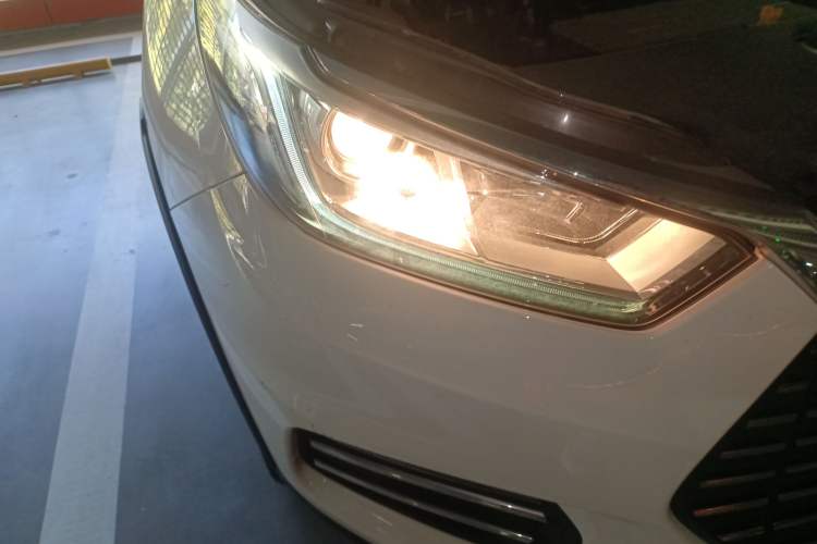 Used BYD Yuan New Energy 2018 EV360 Smart Connect Cool Edition Right Front Headlight