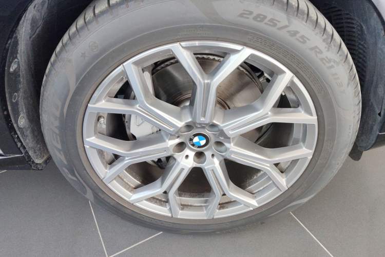 Used BMW X7 2023 xDrive40i Luxury Package with Leading Features