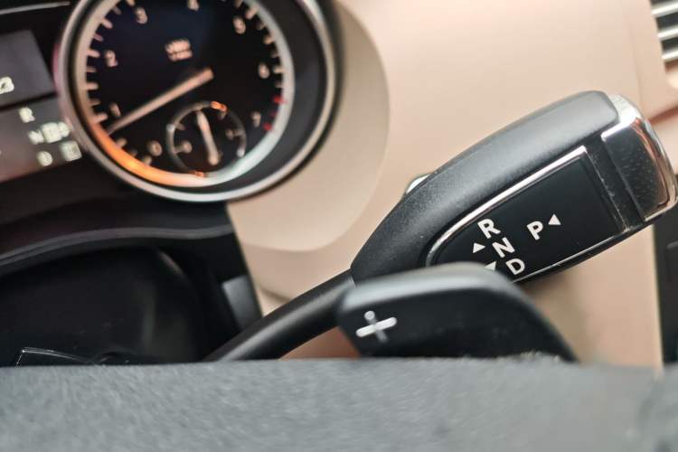 Used Mercedes-Benz R-Class 2017 R 400 4MATIC Exclusive Edition
