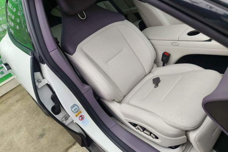 Used Avatr 06 2025 Pro Range-Extended Edition Right Front Seat