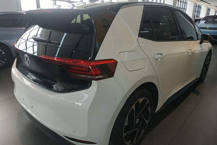 Used Volkswagen ID.3 2024 Outstanding Edition Rear Right 45 Deg