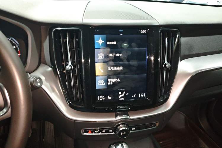 Used Volvo XC60 2019 T5 4x4 Zhiyuan Edition China VI Standard Audio And AC Panel