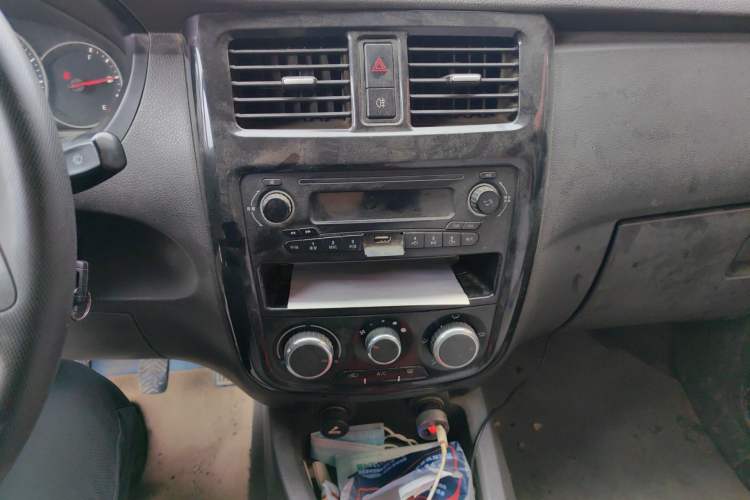 Used Wuling Rongguang V 2016 1.5L Standard Version Audio And AC Panel