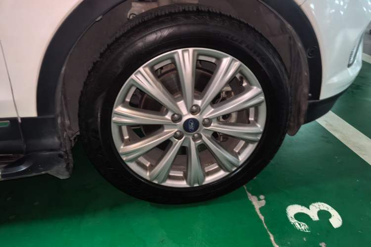 Used Ford Kuga 2017 EcoBoost 245 Four-Wheel Drive Titanium Edition Right Front Wheel Hub