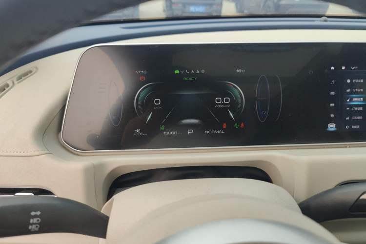 Used ORA Good Cat 2024 401 km Luxury Version 126 kW Instrument Cluster