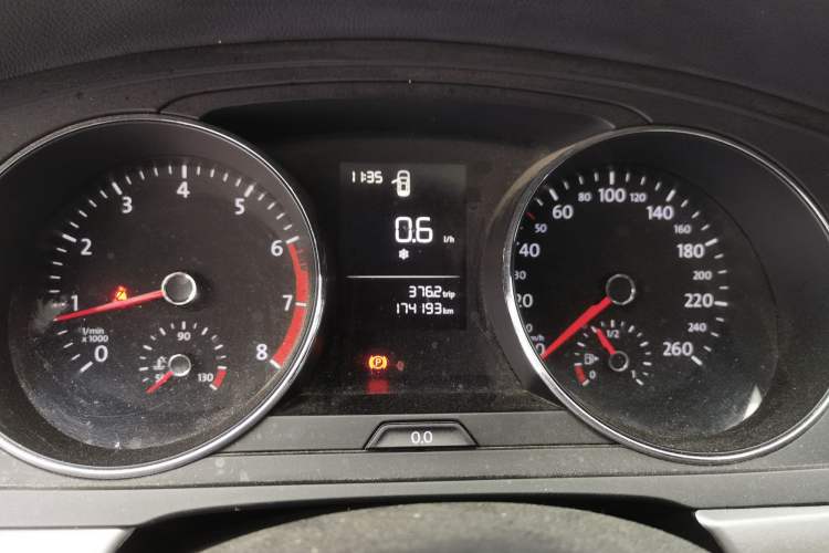 Used Volkswagen Lamando 2015 230TSI Manual Trend Edition