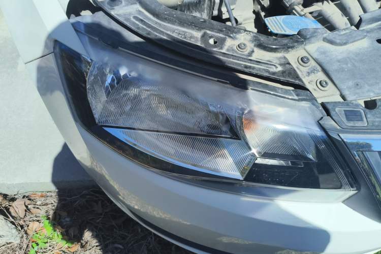 Used Skoda Rapid Spaceback 2016 Revised Version 1.6L Automatic Front-Drive Edition Right Front Headlight