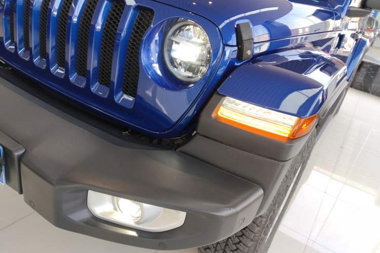 Used Jeep Wrangler 2019 2.0T Sahara Four-Door Brilliant Top Version China VI Emission Standard