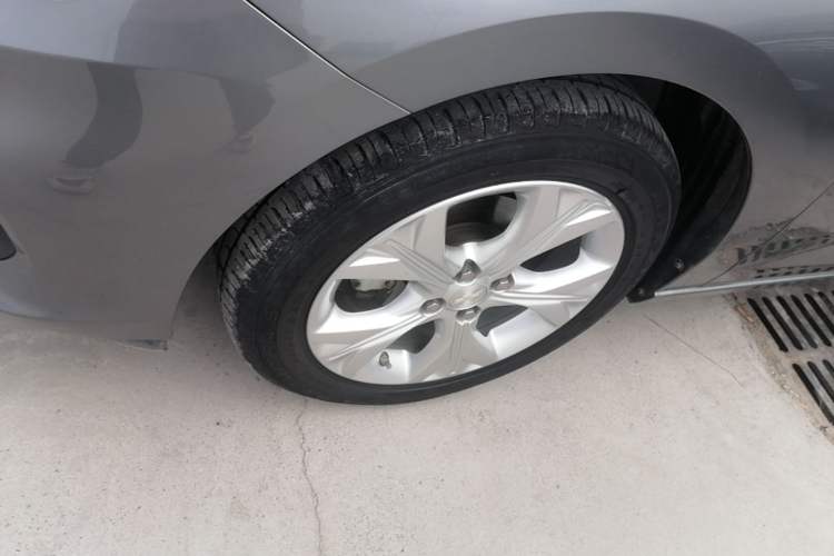 Used Chevrolet Cavalier 2020 325T Automatic Enjoyment Edition Left Front Wheel Hub