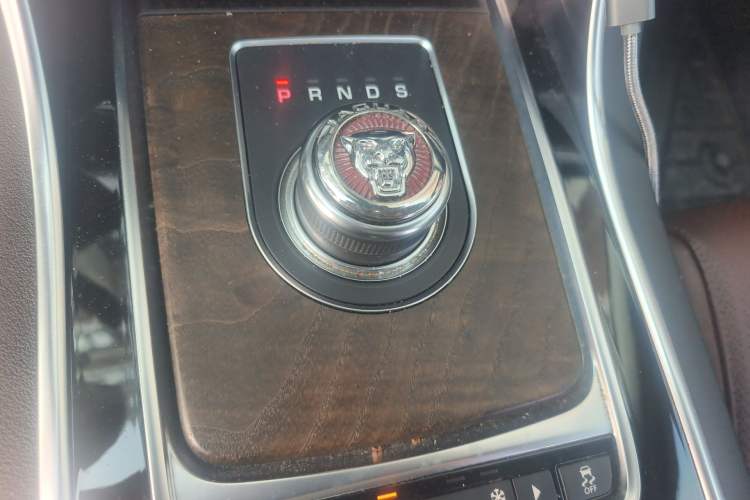 Used Jaguar XFL 2020 XFL 2.0T P250 Four-Wheel Drive Luxury Edition Gear Lever