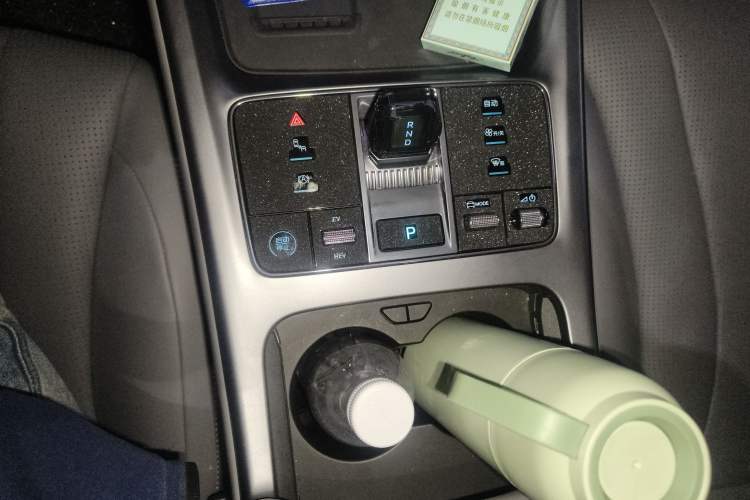 Used BYD Seal 07 DM-i 2025 DM-i 1.5L 125km Luxury Model Gear Lever