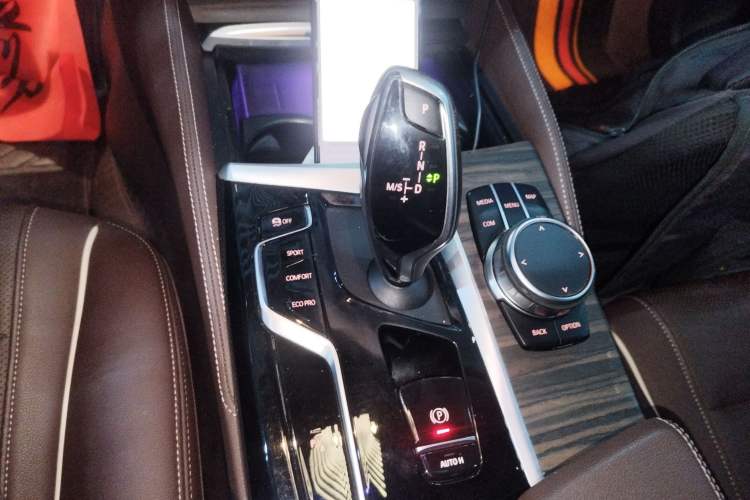 Used BMW 5 Series 2022 Second Facelift 530Li Leading Edition Luxury Package Gear Lever