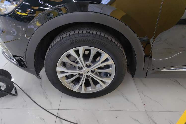 Used Buick Envision 2022 Encore Plus 652T Five-Seat Luxury Model Exterior 4