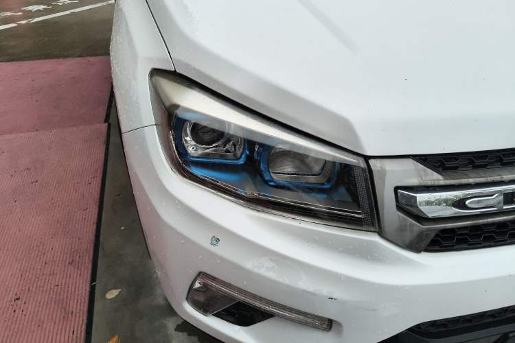 Used CHANGAN CS75 2017 Shangku Edition 1.5T Manual ZhiXiang Model Right Front Headlight