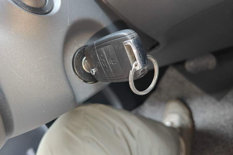 Used Wuling Zhiguang New Energy 2025 Comfort Model Vehicle Key