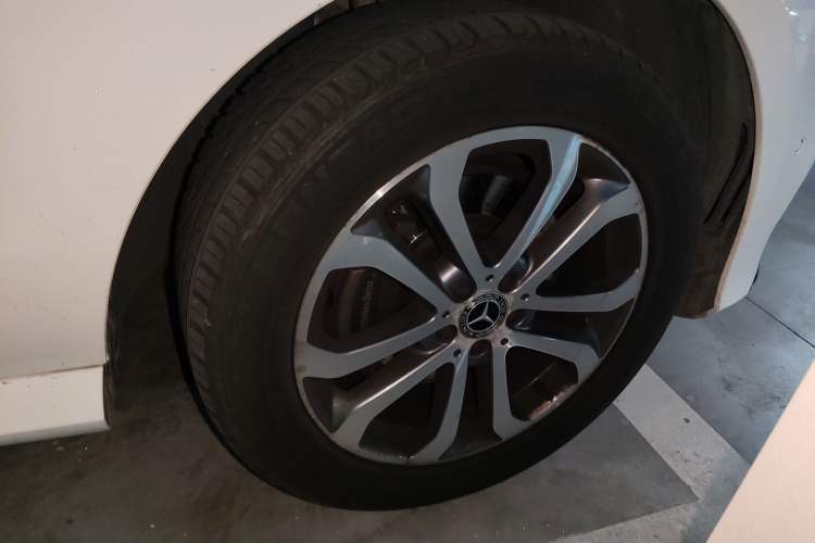 Used Mercedes-Benz GLE 2017 GLE 320 4MATIC Dynamic Model Right Front Wheel Hub