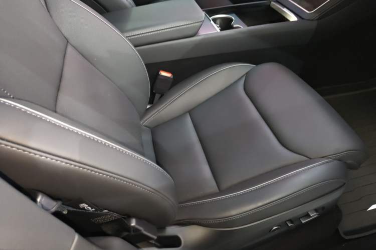 Used Tesla Model Y L 2025 Model Long-Range All-Wheel-Drive Version
