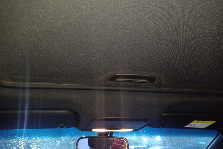 Used Chevrolet Monza 2019 RS 330T Automatic Comfort Edition China VI Standard Headliner