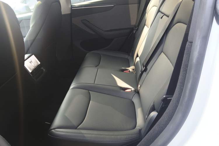 Used Tesla Model Y 2025 Rear-Wheel-Drive Version
