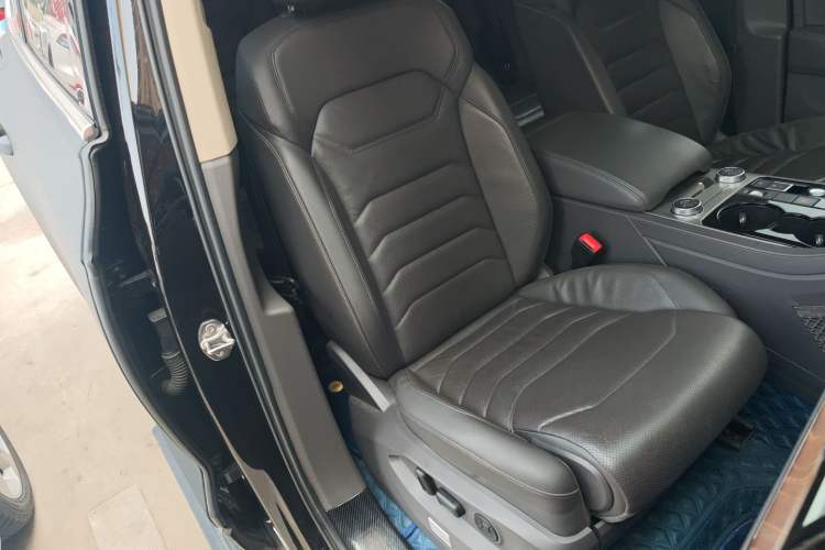 Used Volkswagen Touareg 2019 2.0TSI Ruiyi Edition China VI Standard Right Front Seat