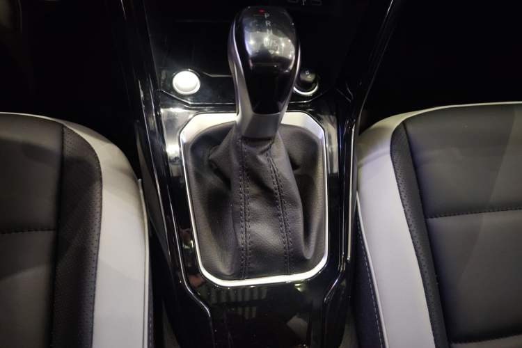 Used Volkswagen T-ROC 2024 300TSI DSG Two-Wheel-Drive Chen Guang Edition Gear Lever