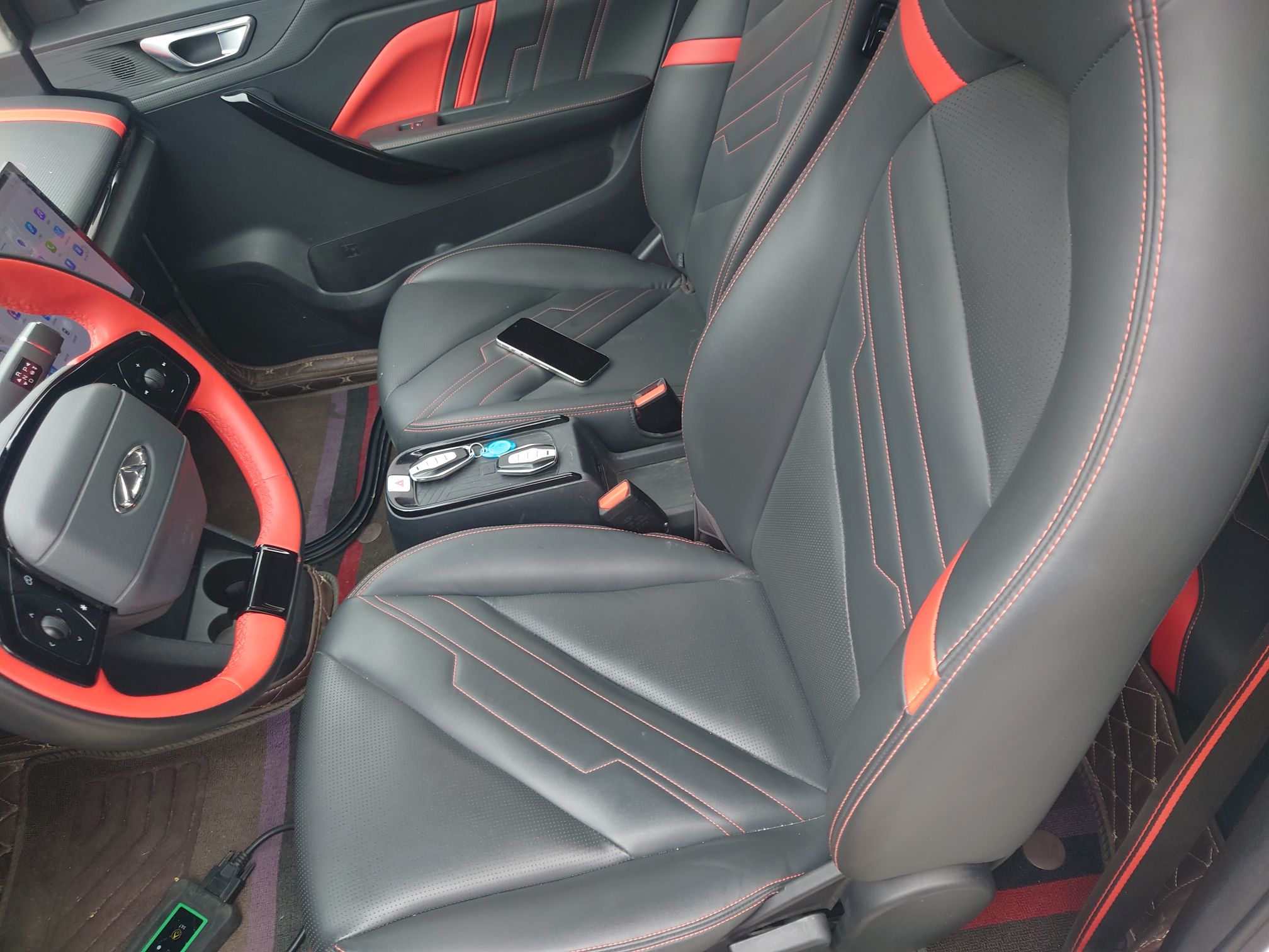 المقاعد الأمامية داخل السيارة