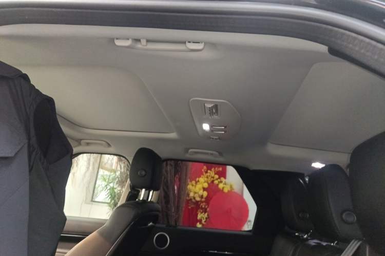 Used Land Rover Discovery 2020 2.0T SE Headliner