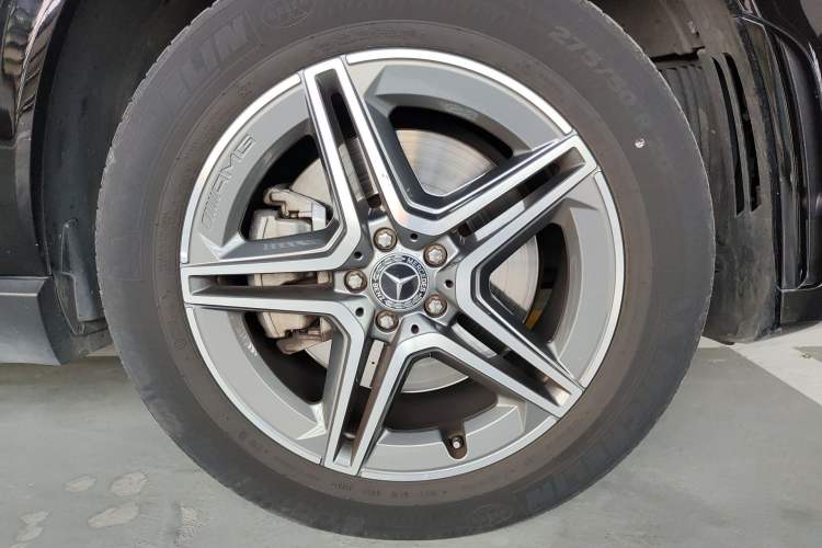 Used Mercedes-Benz GLE 2021 GLE 450 4MATIC Stylish Model Right Front Wheel Hub